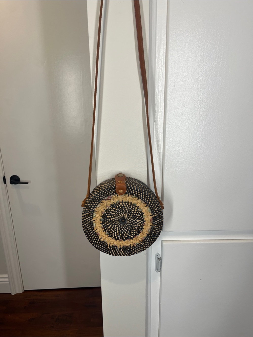Handwoven Round Crossbody Bag - Black & Tan